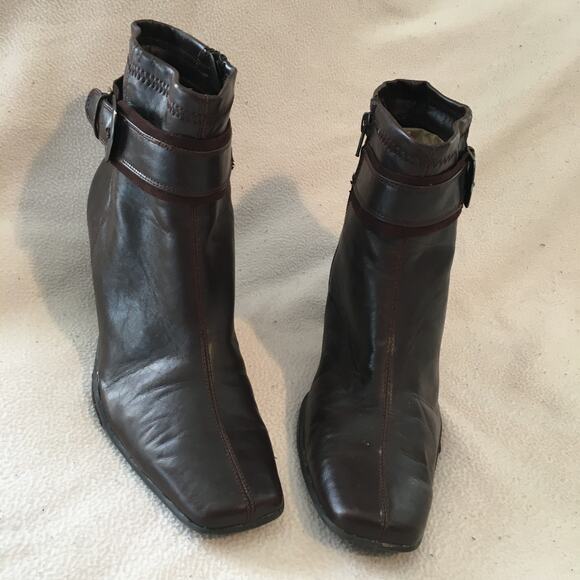 A2 by Aerosoles  square toe brown size 9 brown heel side zip ankle boots - Picture 2 of 10